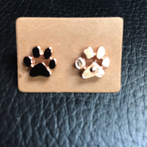 NEW ~ DOG PAW 🐾 STUD EARRINGS - Picture 3 of 5